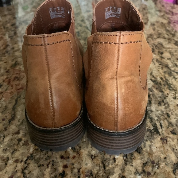 Clarks - Picture 4 of 7